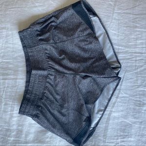 Lululemon Hotty Hot Short 4” Size 8 - Heather Gray
